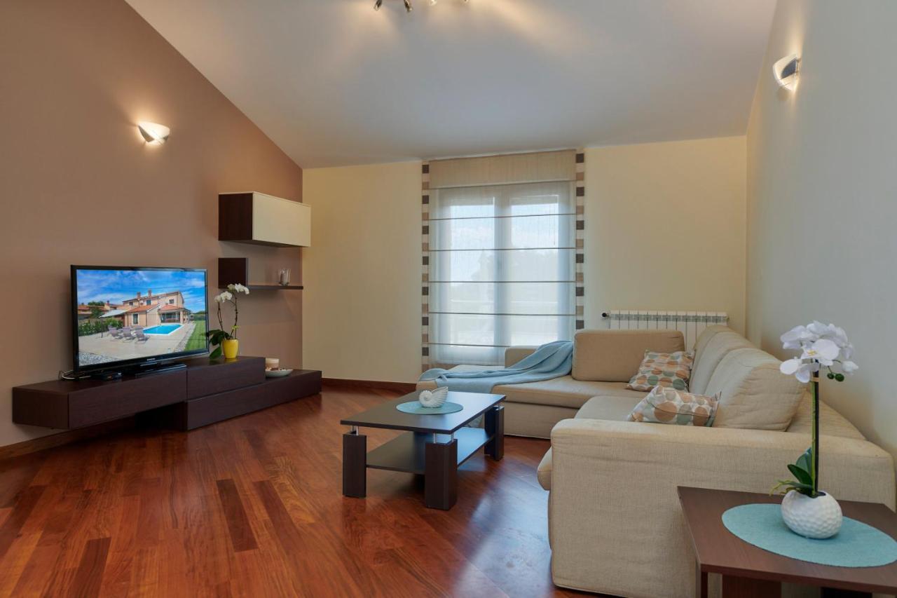 Villa Bartona For 8 Persons With Private Swimmingpool Pula Exterior photo