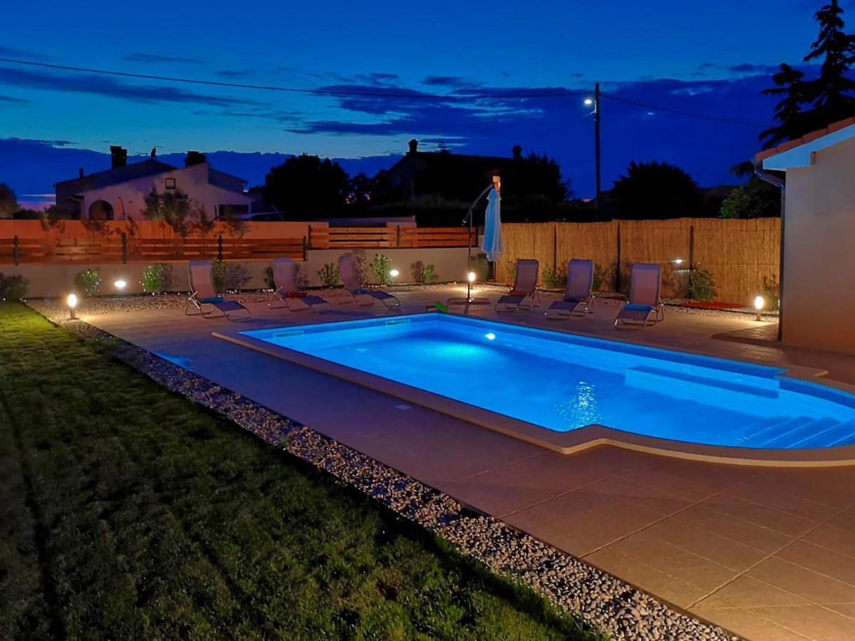Villa Bartona For 8 Persons With Private Swimmingpool Pula Exterior photo