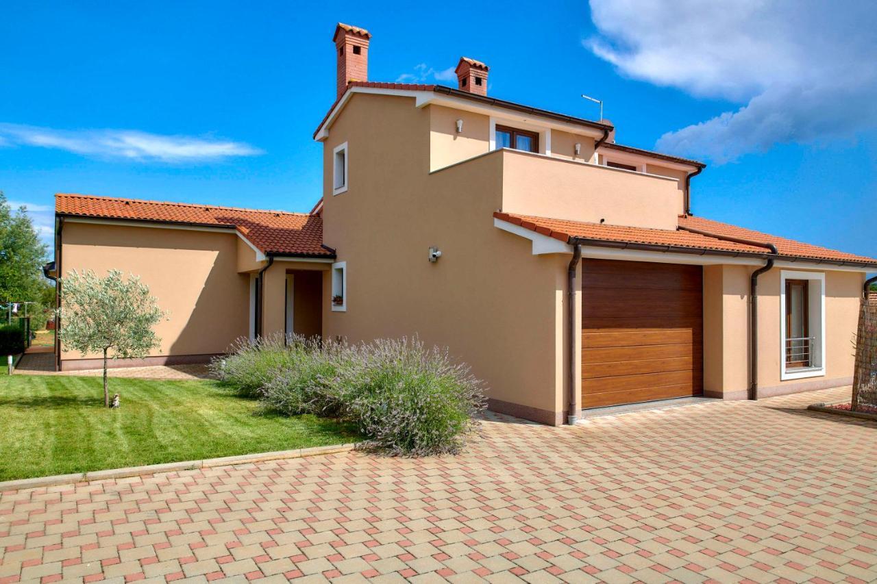 Villa Bartona For 8 Persons With Private Swimmingpool Pula Exterior photo