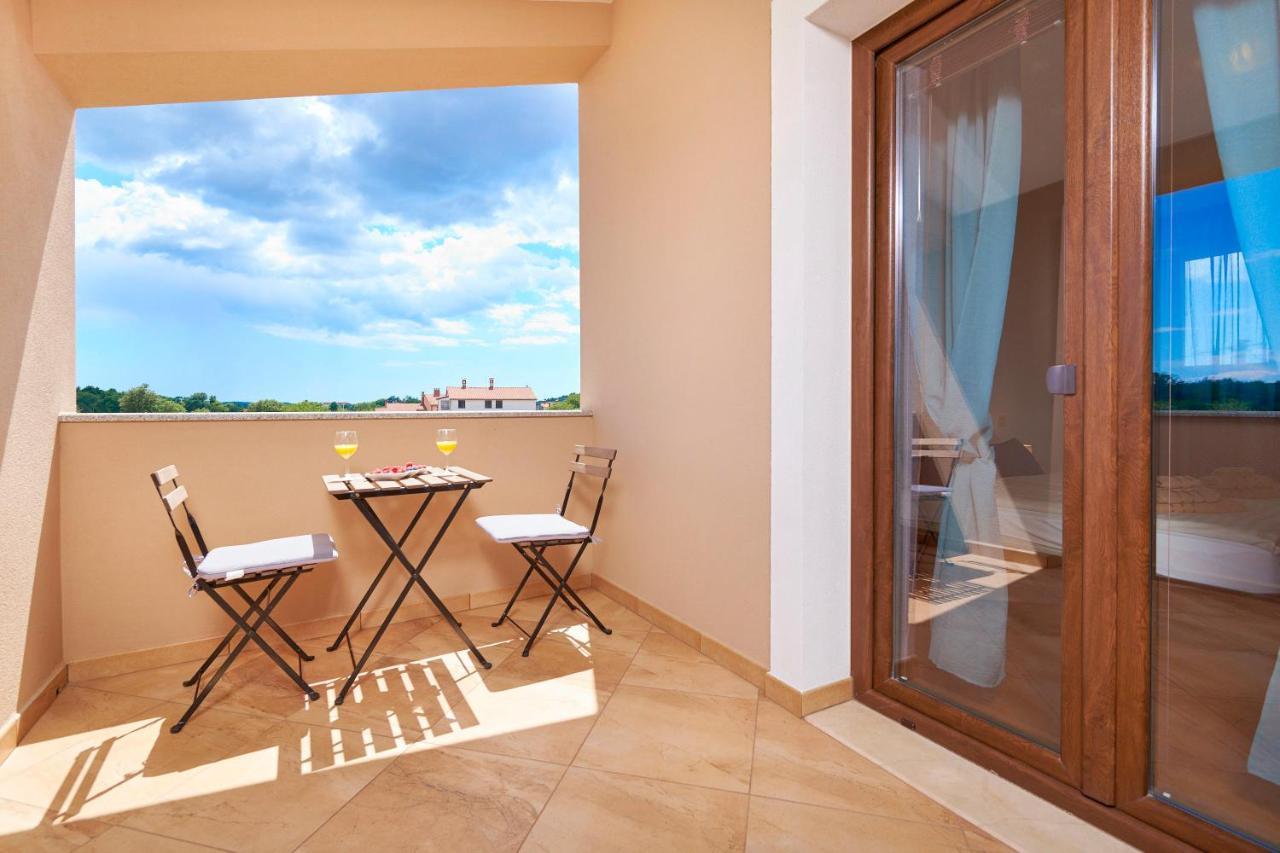 Villa Bartona For 8 Persons With Private Swimmingpool Pula Exterior photo