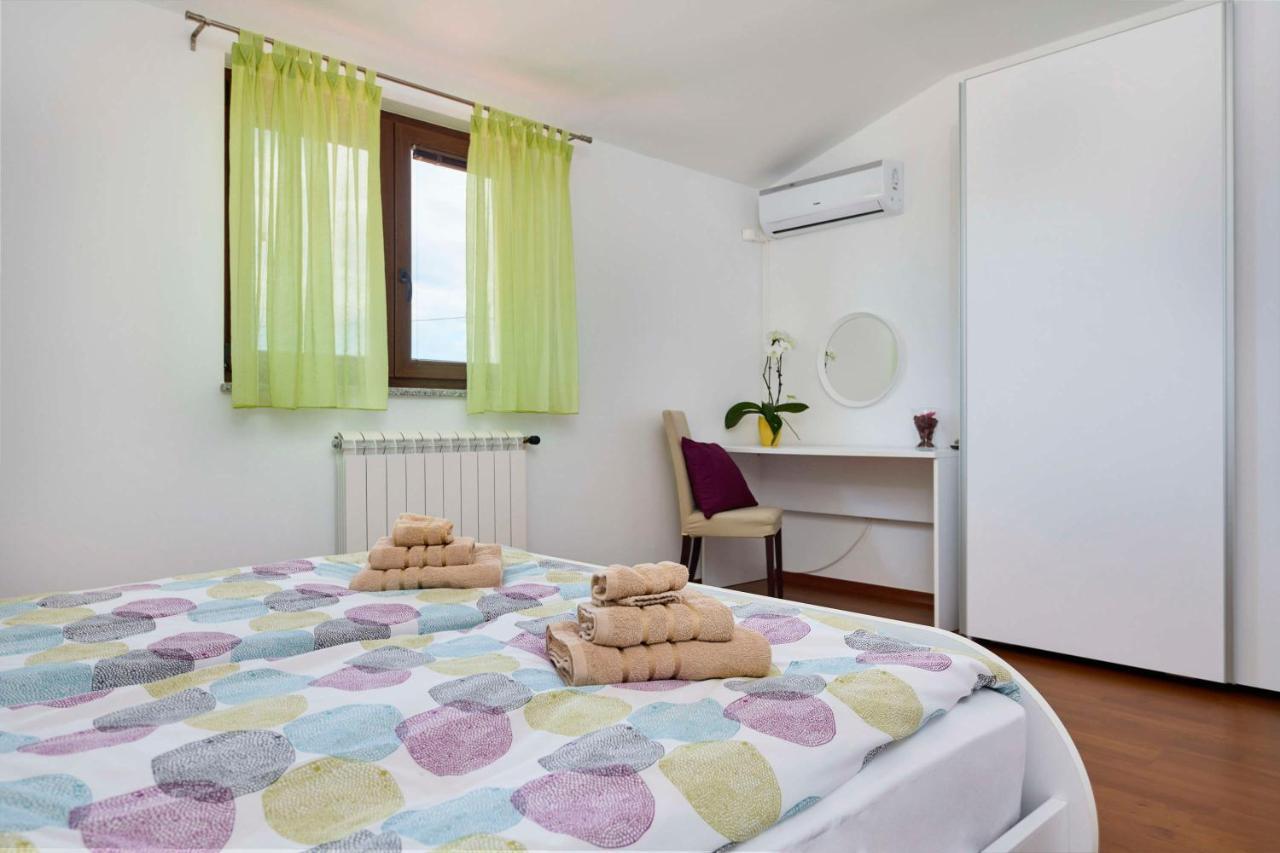 Villa Bartona For 8 Persons With Private Swimmingpool Pula Exterior photo