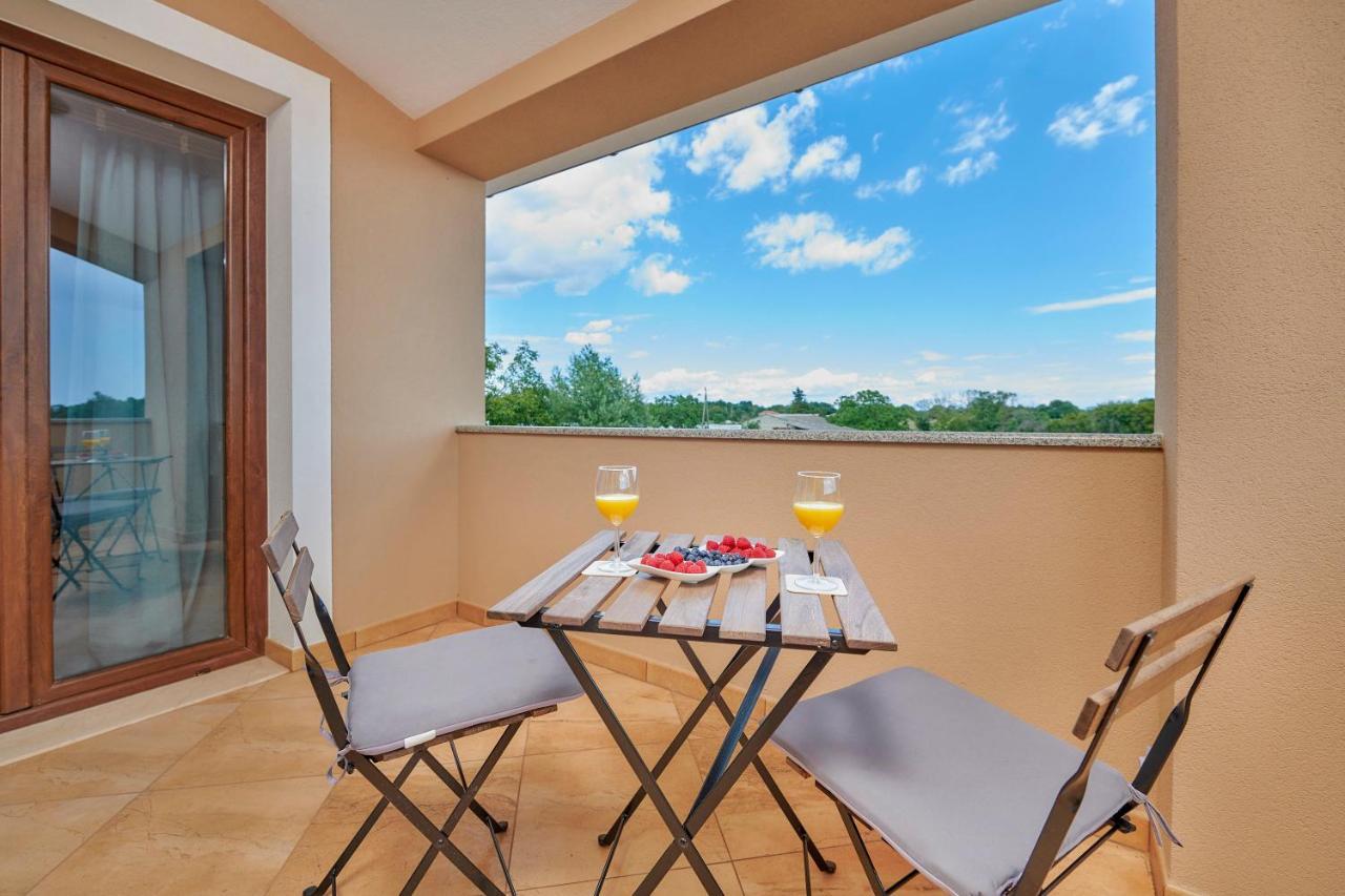 Villa Bartona For 8 Persons With Private Swimmingpool Pula Exterior photo